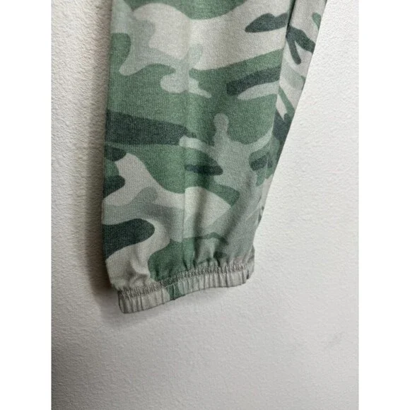 Michael Lauren Revolve Sz S Nate Cropped Sweatpants Green Camo Elastic Waist NWT - Picture 5 of 12